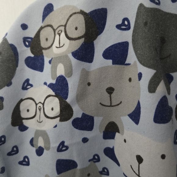 Devine scrub top size 2xl. Different shades of blue dogs. - Picture 3 of 3